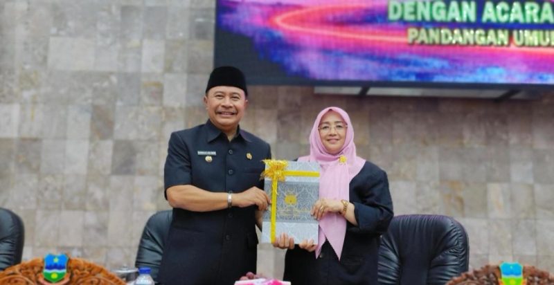 Foto : Pj Bupati Garut Barnas Adjidin hadiri rapat paripurna DPRD Garut