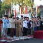 Foto : Polres Garut dan warga sekitar shalat idul adha bersama