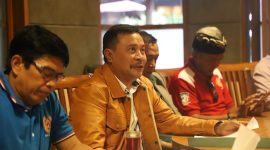 Foto : Pj Bupati Garut Barnas Adjidin saat hadiri rapat bersama KONI