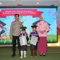 Kapolres Garut AKBP Rohman Yonky Dilatha saat lepas siswa-siswi TK Bhayangkari Polres Garut (Foto:Istimewa)