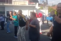 Camat Garut Kota Rena Sudrajat latih kebugaran bersama staf (Foto:Istimewa)