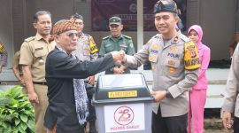Polres Garut bakti sosial di Kampung Pulo (Foto:Istimewa)