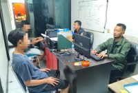 Pelaku pencurian gerobak saat di periksa di Mapolsek Garut kota (Foto:Istimewa)