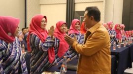 Barnas Adjidin saat menyapa para peserta guru BK jenjang SMP 