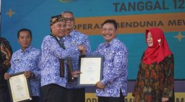 Pj Bupati Garut dapat penghargaan di hari koperasi ke-77
(Foto:Istimewa)