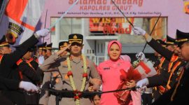 Kapolres Garut AKBP Mochamad Fadjar Gemilang saat prosesi sertijab di halaman Mako Polres Garut (Foto:Istimewa)