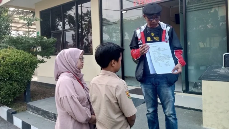Orang tua siswa (Indra Ramdani) korban kekerasan lapor ke Mapolres Garut, (Foto:Istimewa)