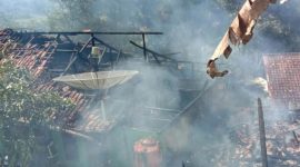 Tiga rumah warga terbakar hebat di Kp. Bantarpacing