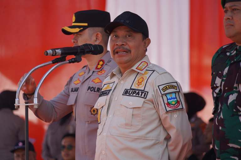 Pj Bupati Garut Barnas Adjidin saat ikuti Simulasi Sispamkota