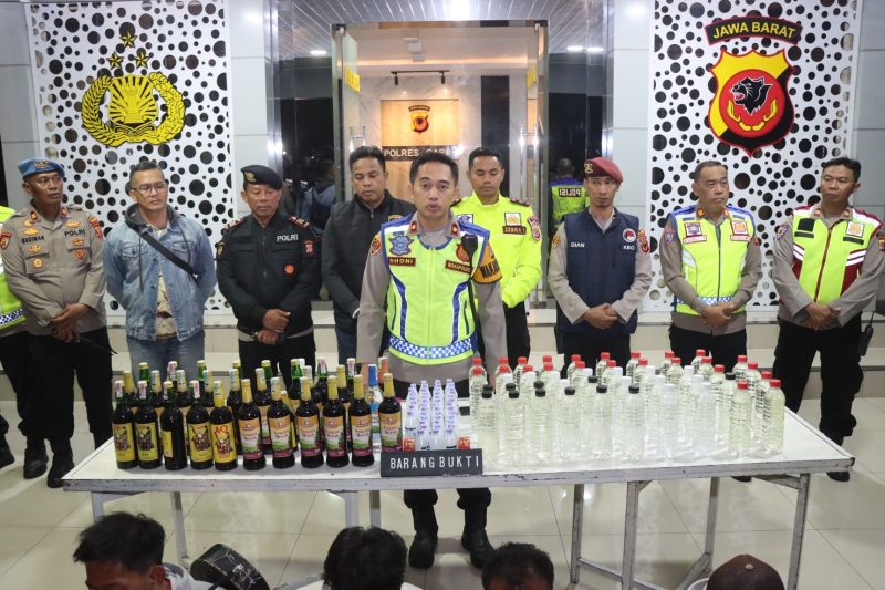 Wakapolres Garut Kompol Dhoni Erwanto, S.Si., S.I.K., M.H., M.IK saat ops gabungan KRYD
