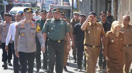 Dandim 0611/Garut Letkol Czi Dhanisworo, S.Sos., saat hadiri relokasi sementara PKL