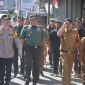 Dandim 0611/Garut Letkol Czi Dhanisworo, S.Sos., saat hadiri relokasi sementara PKL