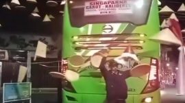 Bus jurusan Garut-Sigaparna -Kalideres masuk jalan protokol Ahmad Yani