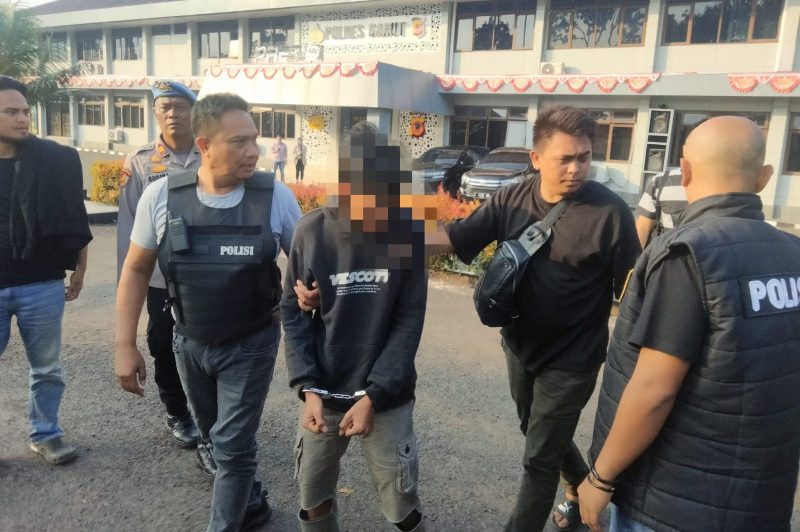Pelaku (L) pembegalan terhadap Feni Saptiani berhasil diringkus. (Foto:Istimewa)