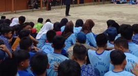 Mahasiswa IPI Garut Muhamad Idris saat melaksanakan program Kampus Mengajar Mandiri