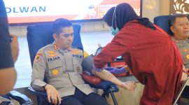 Kapolres Garut, AKBP Mochamad Fajar Gemilang, S.I.K., M.H., M.I.K., saat giat donor darah