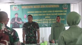 Foto : Letkol Czi Dhanisworo, S.Sos saat  kunjungan kerja di Koramil 1121/Bungbulang 