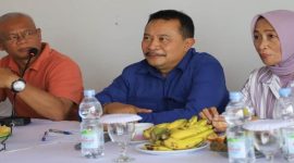 Pj Bupati Garut Barnas Adjidin saat pimpin rakor di Aula Desa Wanajaya