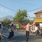 Jajaran Lantas Polsek Kadungora atur lalin penyebrangan anak sekolah, (Foto:Istimewa).