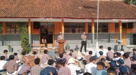 Jajaran Sat Lantas Polres Garut himbau siswa taati peraturan lalu lintas, (Foto:Istimewa*).