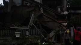 Rumah Bambang yang roboh di Kersamanah, (Foto:Istimewa*).