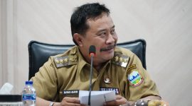 Pj Bupati Garut Barnas Adjidin saat pimpin rapat bersama Gugus Tugas Reforma Agraria Garut, (Foto:Istimewa*).