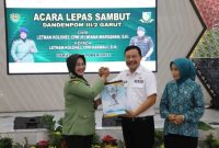 Pj Bupati Garut H.Barnas Adjidin saat mengahdiri lepas sambut Dandenpom III/2 Garut, (Foto:Istimewa).