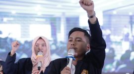 Presiden Mahahsiswa IPI Garut saat orasi di depan mahasiswa saat PKKBM, (Foto:Istimewa).