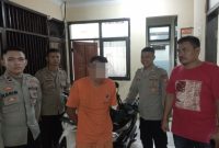 Salah satu pelaku pencurian motor di halaman parkir RSU Pameungpeuk, (Foto:Istimewa).