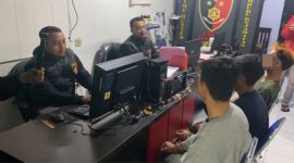 Pelaku pencurian R2 saat di BAP, (Foto:Istimewwa).