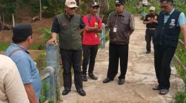Sekda Garut H Nurdin Yana saat kunjungan kerja di garut selatan, (Foto:Istimewa_.