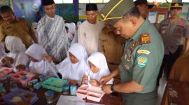 Danramil 1113/Bayongbong Kapten  Inf Supriatna.