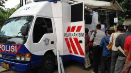 Layanan SIM keliling hanya melayani perpanjangan SIM saja, untuk pembuatan SIM baru tetap harus membuat di Satpas Polres Garut untuk melakukan rangkaian prosedur hingga ujian praktik pembuatan SIM baru. Sabtu (14/12/2024).
