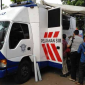 Layanan SIM keliling hanya melayani perpanjangan SIM saja, untuk pembuatan SIM baru tetap harus membuat di Satpas Polres Garut untuk melakukan rangkaian prosedur hingga ujian praktik pembuatan SIM baru. Sabtu (14/12/2024).
