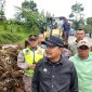 PJ Bupati Garut Barnas Adjidin cek langsung lokasi banjir lumpur di Cisurupan, (Foto:Istimewa).