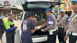 Giat Baksos Si Propam Polres Garut di jalan A.Yani, (Foto:Istimewa).