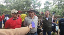 Pj Bupati Garut H. Barnas Adjidin di dampingi Kadis PUPR Agus Ismail, ST.(Foto:Istimewa).