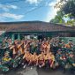 Koramil 1110/Banyuresmi bersama siswa KKL Diktukpasus bersihkan saluran irigasi, (Foto:Istimewa).