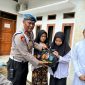 Sie Propam Polres Garut berikan bantuan sosial kepada santri di Bayongbong, (Foto:Istimewa).