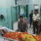 Kapolsek Wanaraja Kompol Abusono jenguk tokoh masyarakat yang sakit, (Foto:Istimewa).