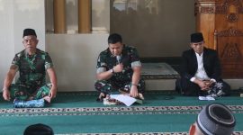 Letkol Czi Dhanisworo, S.Sos., memimpin kegiatan doa bersama yang berlangsung di Masjid Al-Ikhlas Makodim 0611/Garut, (Foto:Istimewa).