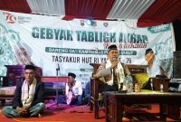 Aiptu Umar, seorang anggota Satbinmas Polres Garut, dikenal luas di kalangan masyarakat sebagai sosok polisi yang tidak hanya menjalankan tugas menjaga keamanan, tetapi juga aktif memberikan ceramah dan tausiyah untuk mengedukasi serta menumbuhkan kesadaran spiritual masyarakat. 
