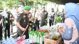 Pangdam III/Siliwangi Mayjen TNI Dadang Arif Abdurahman, S.E., M.Si., CHRMP., memimpin rangkaian puncak acara peringatan Hari Juang TNI AD Tahun 2024 di Lapangan Makodam III/Slw pada Minggu (15/12/2024). 