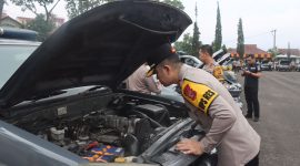 Menjelang perayaan Natal 2024 dan Tahun Baru 2025 (Nataru), Kapolres Garut melakukan pengecekan kesiapan kendaraan dinas R4 dan R6 Polsek Jajaran yang akan digunakan dalam pengamanan Nataru. 
