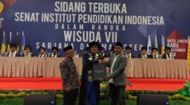 Bertempat di Ballroom Hotel Santika, Jalan Cipanas Baru, Pananjung, Kecamatan Tarogong Kaler, Kabupaten Garut, Jawa Barat, Institut Pendidikan Indonesia (IPI) Garut menggelar Wisuda Sarjana dan Magister Angkatan ke-VII pada tahun akademik 2024 dengan jumlah 762 wisudawan, diantaranya meliputi Magister sebanyak 48 lulusan dan Sarjana sebanyak 714 lulusan. Rabu (18/12/2024).
