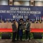 Bertempat di Ballroom Hotel Santika, Jalan Cipanas Baru, Pananjung, Kecamatan Tarogong Kaler, Kabupaten Garut, Jawa Barat, Institut Pendidikan Indonesia (IPI) Garut menggelar Wisuda Sarjana dan Magister Angkatan ke-VII pada tahun akademik 2024 dengan jumlah 762 wisudawan, diantaranya meliputi Magister sebanyak 48 lulusan dan Sarjana sebanyak 714 lulusan. Rabu (18/12/2024).

