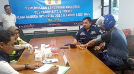 Menyambut perayaan Natal 2024 dan Tahun Baru 2025 Satnarkoba Polres Garut melaksanakan kegiatan pemeriksaan kendaraan dan tes urine terhadap awak kendaraan umum, termasuk sopir dan kondektur bus serta angkutan umum lainnya. Rabu (18/12/2024).
