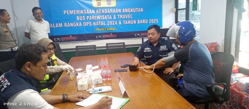 Menyambut perayaan Natal 2024 dan Tahun Baru 2025 Satnarkoba Polres Garut melaksanakan kegiatan pemeriksaan kendaraan dan tes urine terhadap awak kendaraan umum, termasuk sopir dan kondektur bus serta angkutan umum lainnya. Rabu (18/12/2024).
