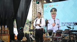 Penjabat (Pj) Bupati Garut, Barnas Adjidin, membuka secara resmi pelaksanaan Garut Bamboo Festival 2024 yang berlangsung di Selaawi Bambu Creative Center (SBCC), Kecamatan Selaawi, Kabupaten Garut, Rabu (18/12/2024).
