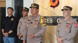 Polres Garut siagakan alat berat pada daerah rawan longsor seperti Jalur Limbangan – Malangbong, Jalur Cilawu dan Garut Selatan. 
